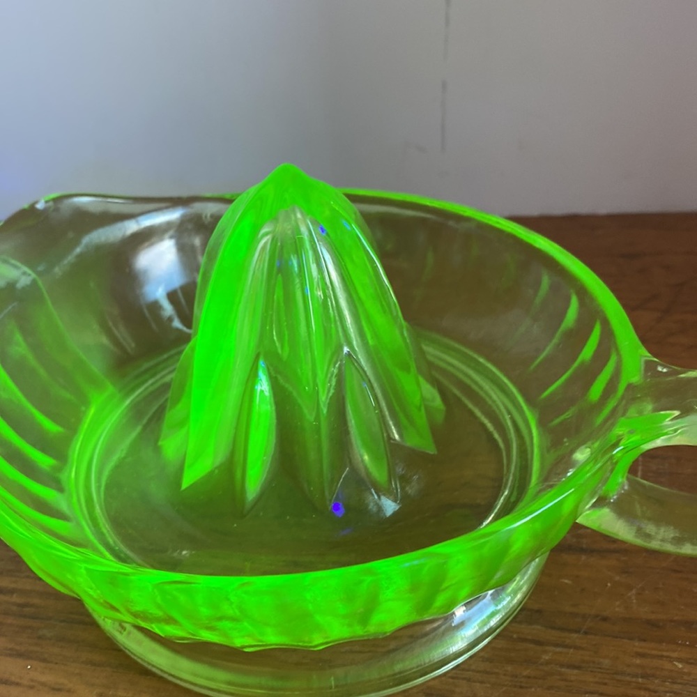 Vintage Hazel Atlas? green Uranium depression glass handled large fruit reamer